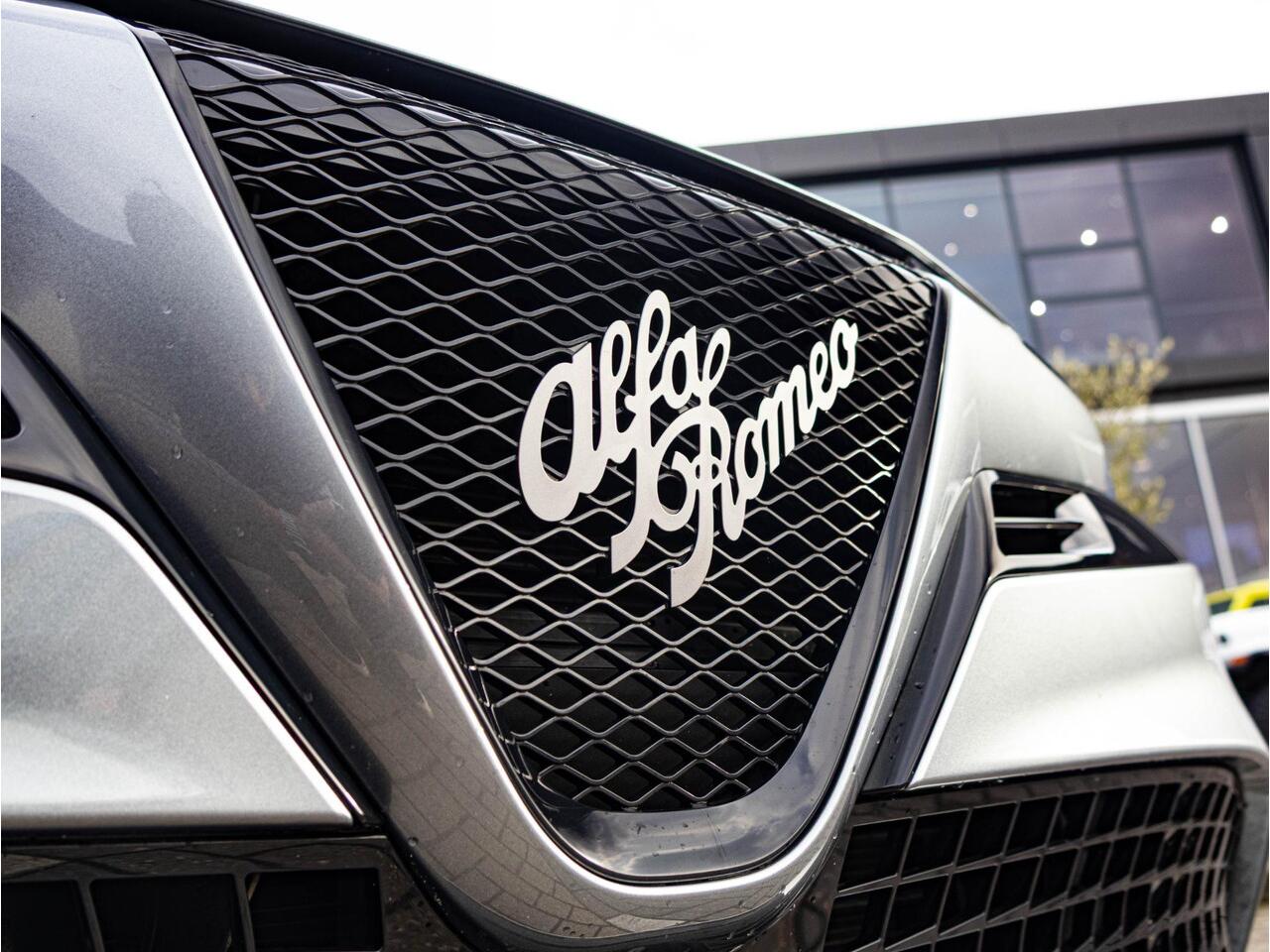 Alfa Romeo Junior 1.2 Turbo Hybrid Ibrida Speciale | ACC | LED |