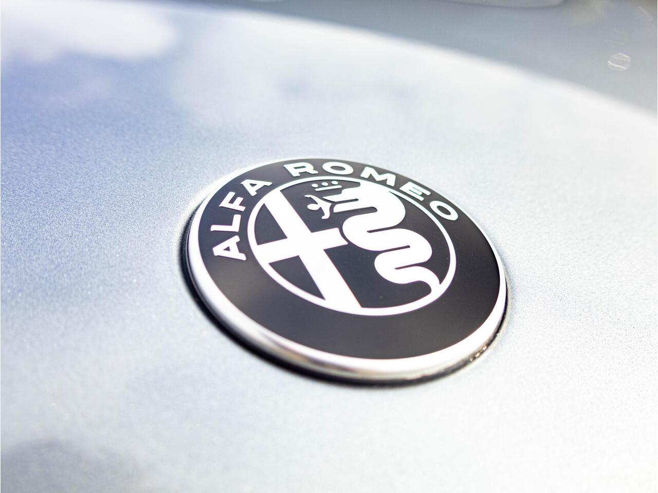 Alfa Romeo Junior 1.2 Turbo Hybrid Ibrida Speciale | ACC | LED |