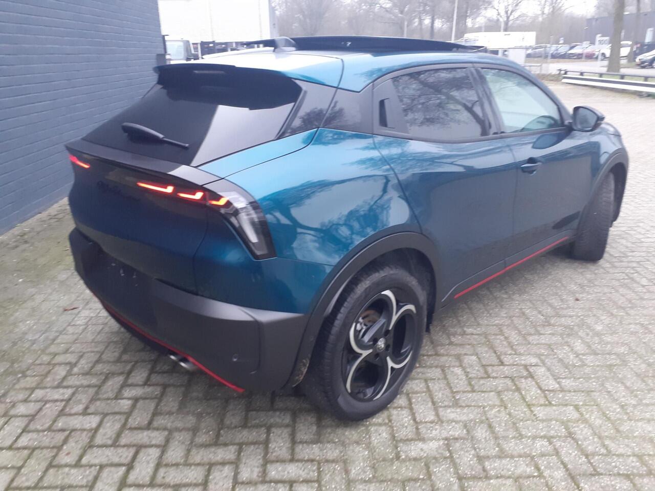Alfa Romeo Junior 1.2 Turbo 145pk Hybrid Ibrida Speciale PANO / SABELT STOELEN / LEDER-ALCANTARA