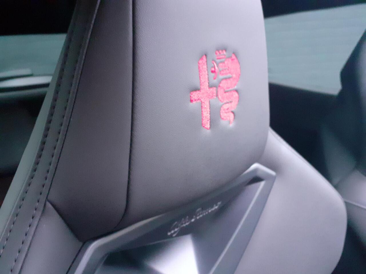 Alfa Romeo Junior 1.2 Turbo 145pk Hybrid Ibrida Speciale PANO / SABELT STOELEN / LEDER-ALCANTARA