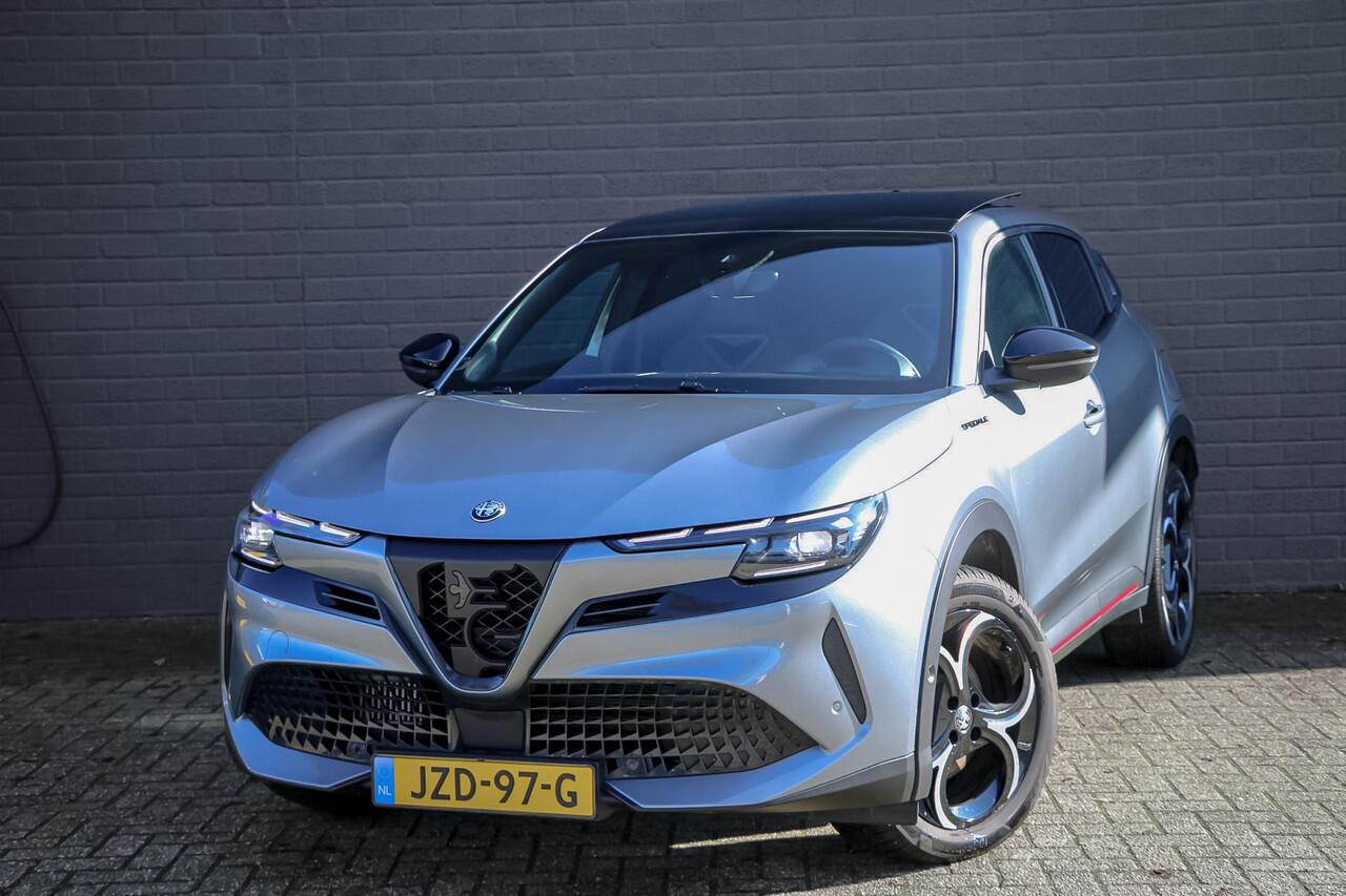 Alfa Romeo Junior 1.2 Turbo 145PK Hybrid Ibrida Speciale PANO / SABELT / ADAPT. CRUISE