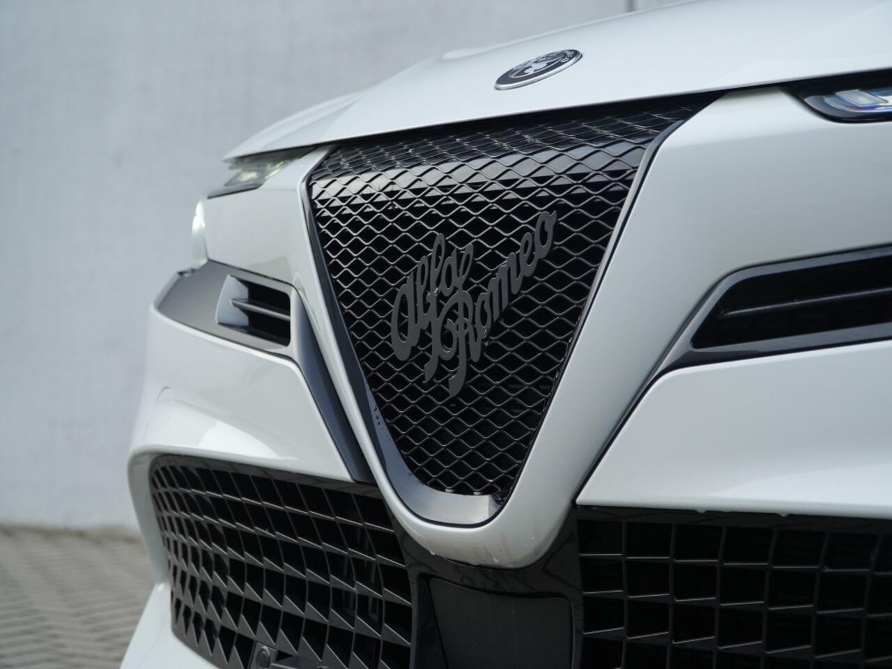 Alfa Romeo Junior 1.2 Turbo Ibrida 145 PK Sport Speciale | Pano | Techno | 18"