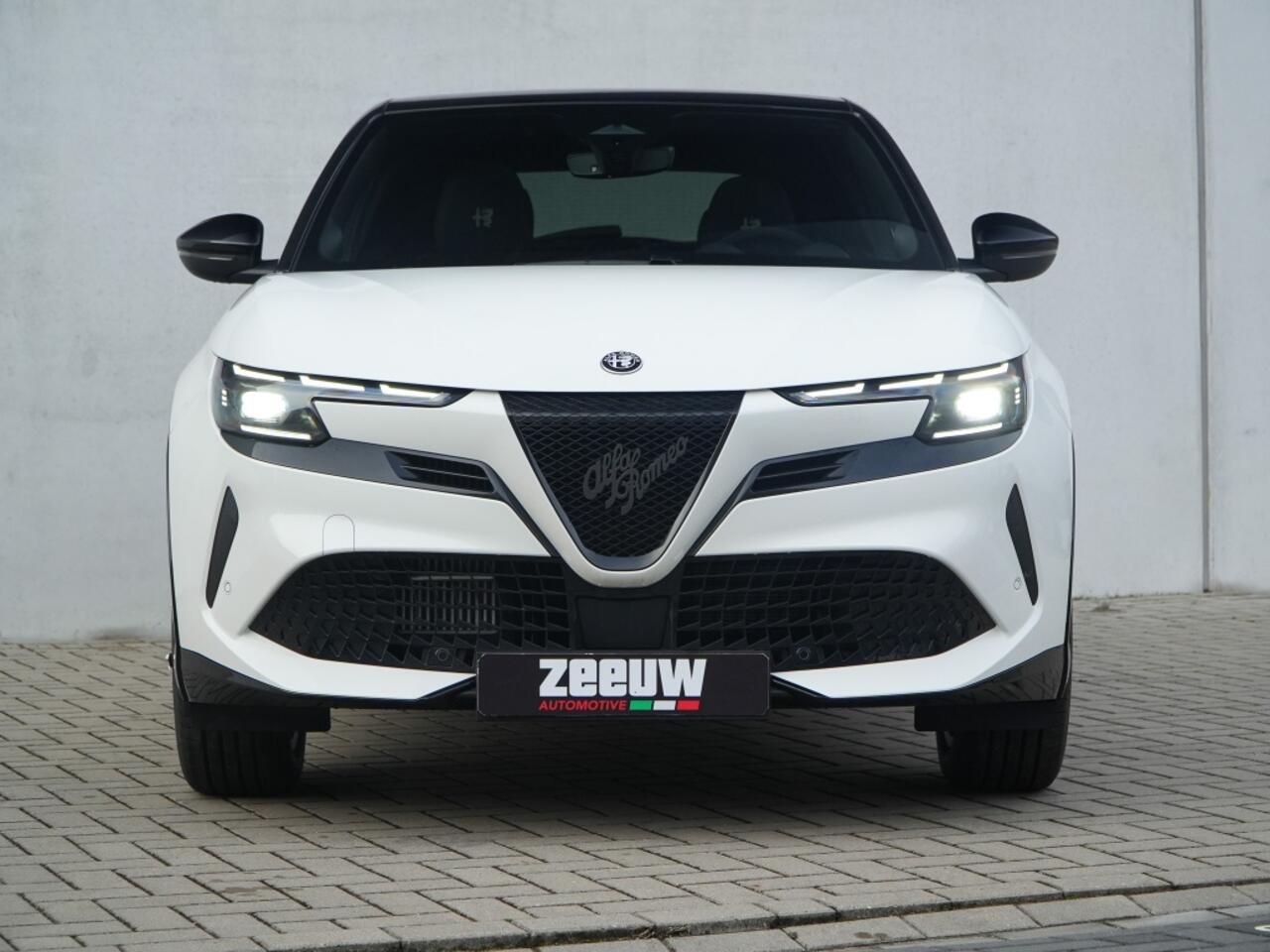 Alfa Romeo Junior 1.2 Turbo Ibrida 145 PK Sport Speciale | Pano | Techno | 18"