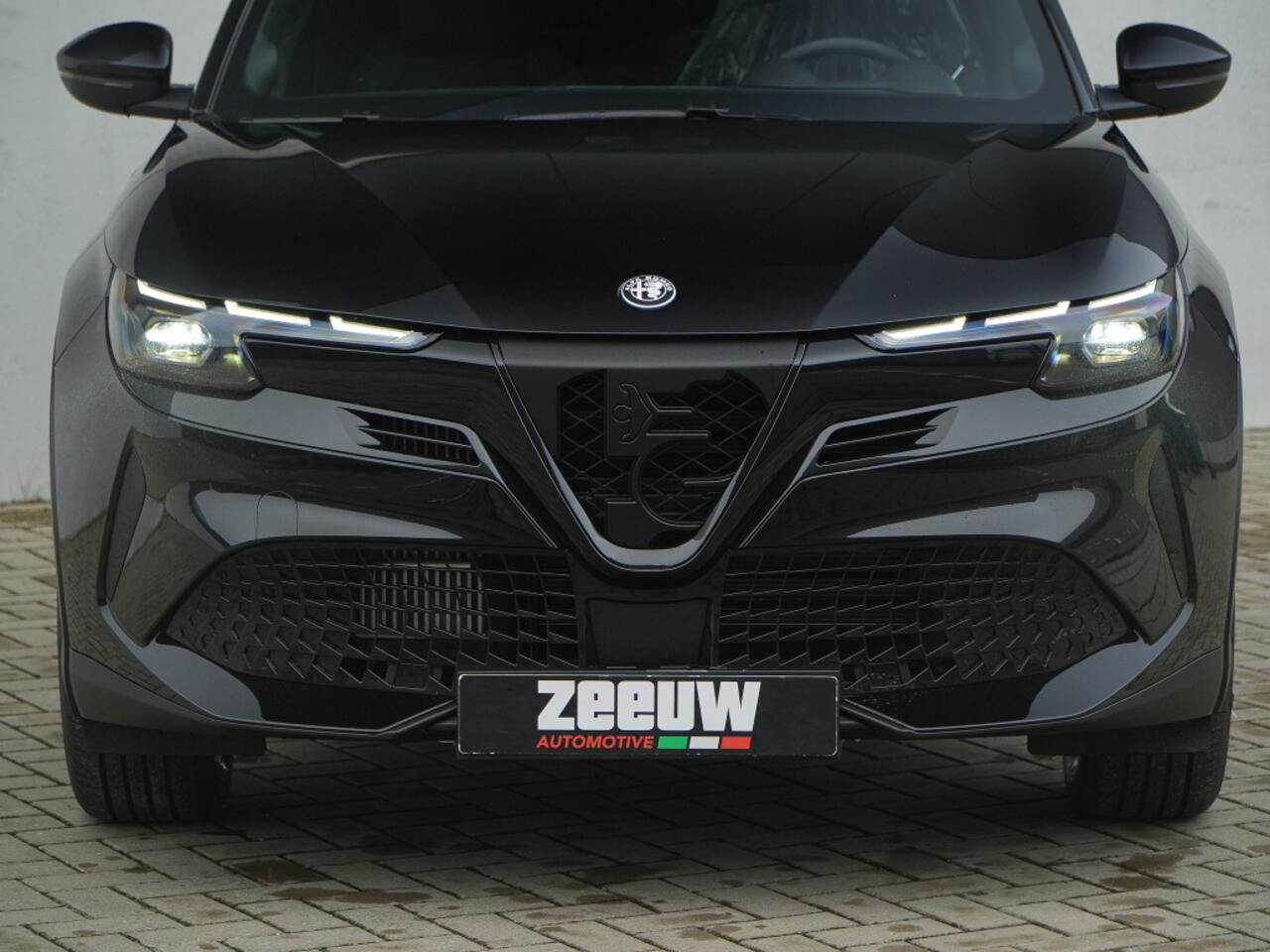 Alfa Romeo Junior Elettrica Speciale 54 kWh | Pano | Techno | 18"