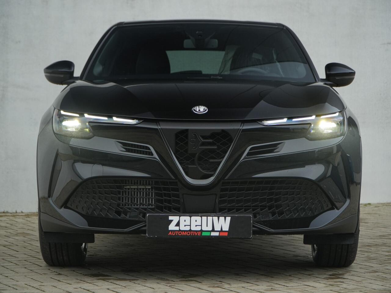 Alfa Romeo Junior Elettrica Speciale 54 kWh | Pano | Techno | 18"