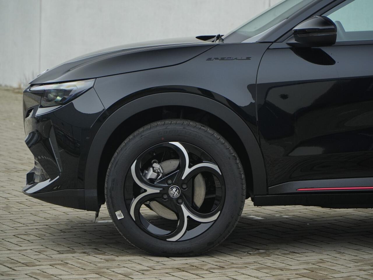 Alfa Romeo Junior Elettrica Speciale 54 kWh | Pano | Techno | 18"