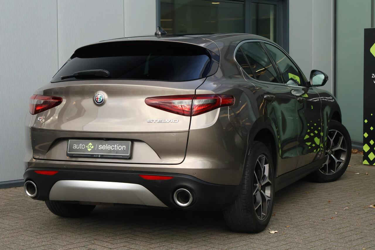 Alfa Romeo Stelvio 2.0 T AWD Super / Pano / Camera