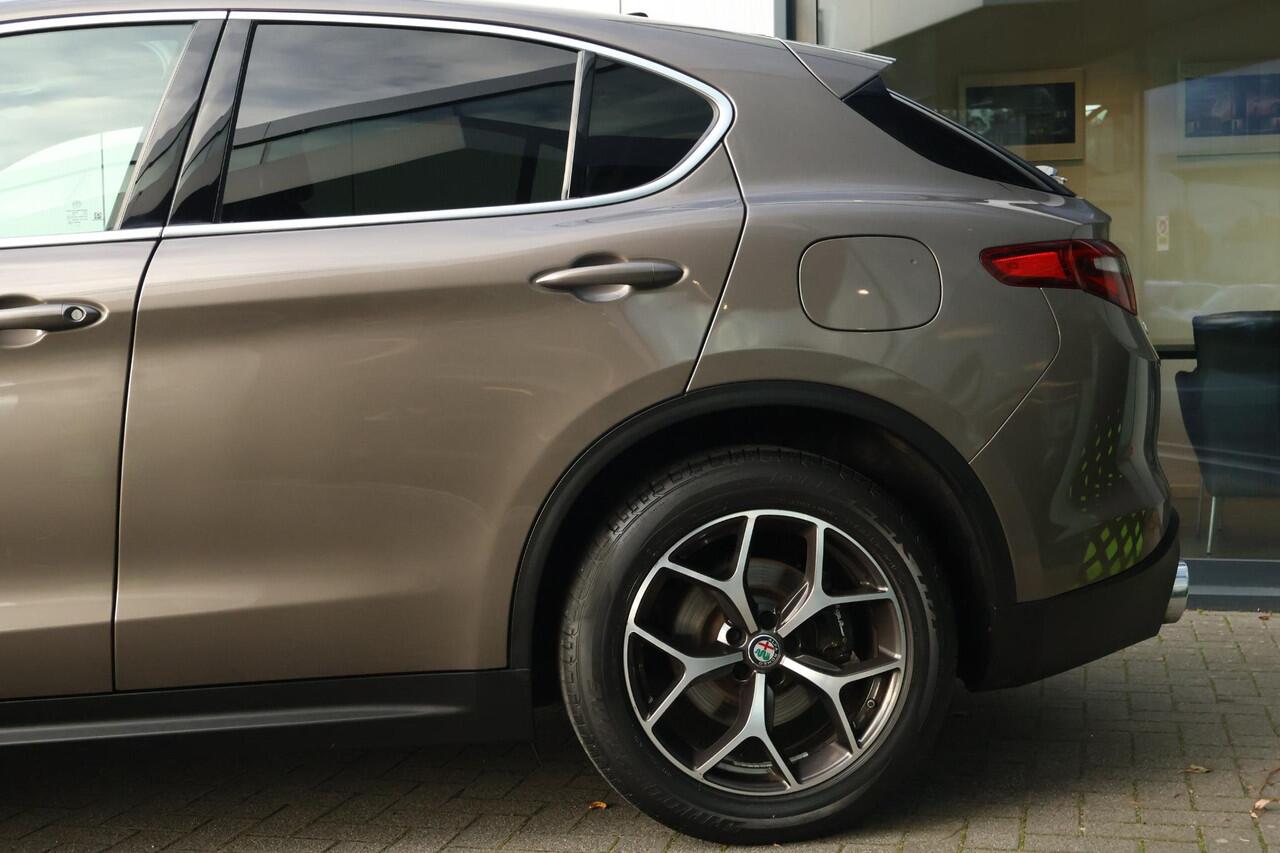 Alfa Romeo Stelvio 2.0 T AWD Super / Pano / Camera