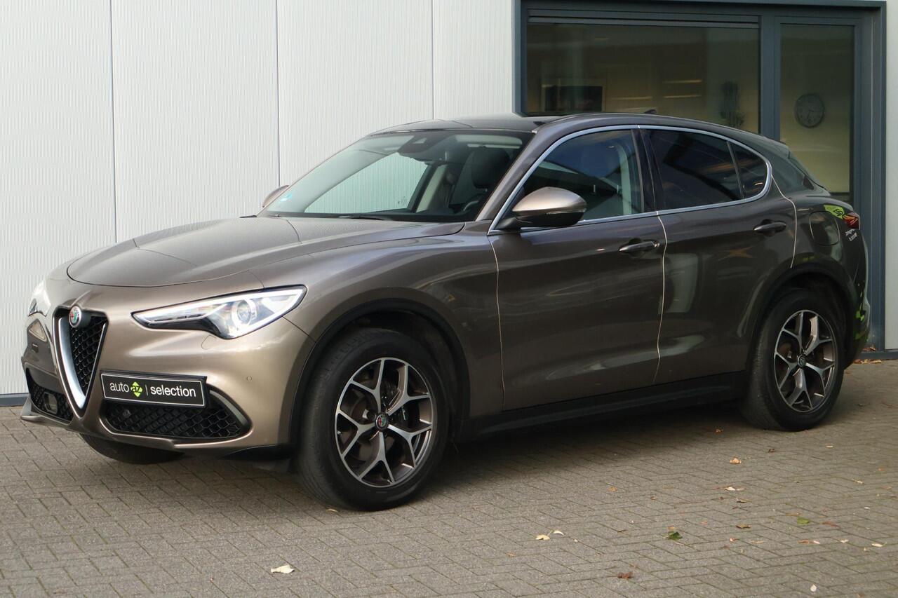 Alfa Romeo Stelvio 2.0 T AWD Super / Pano / Camera