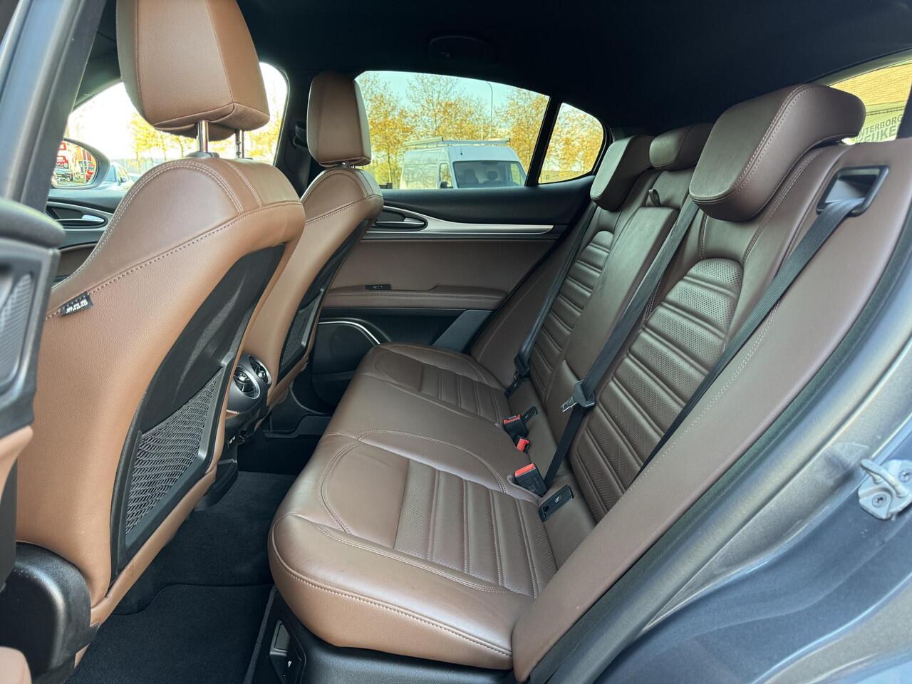 Alfa Romeo Stelvio 2.0 T AWD Super Veloce Interieur NL-Auto + Afneembare Trekhaak!