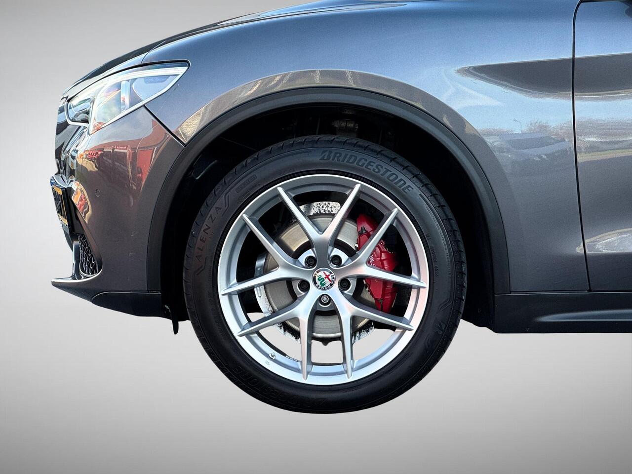 Alfa Romeo Stelvio 2.0 T AWD Super Veloce Interieur NL-Auto + Afneembare Trekhaak!