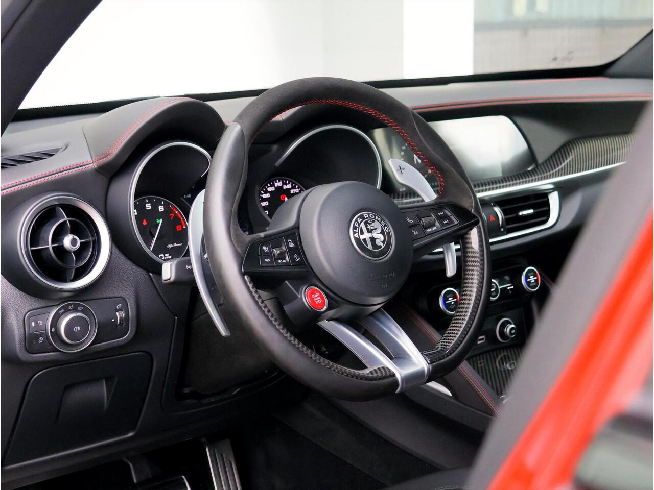 Alfa Romeo Stelvio 2.9 V6 AWD Quadrifoglio | NL auto | Harman/Kardon | Carbon |