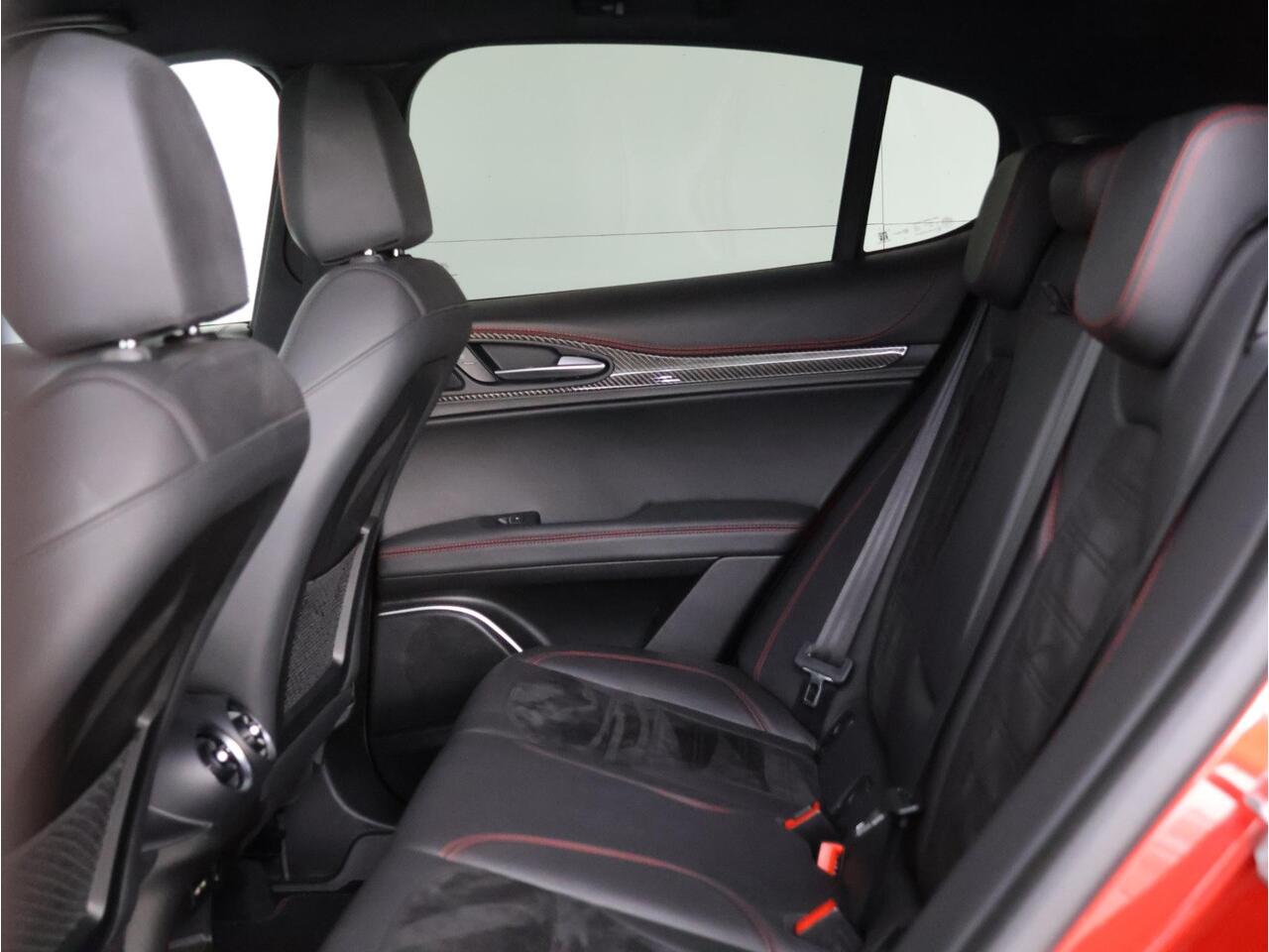 Alfa Romeo Stelvio 2.9 V6 AWD Quadrifoglio | NL auto | Harman/Kardon | Carbon |