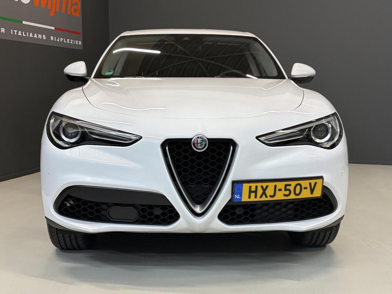 Alfa Romeo Stelvio 2.0 Turbo 280pk AWD Super Q4 Apple carplay, stuurschakeling, performance pack, Afneembare trekhaak