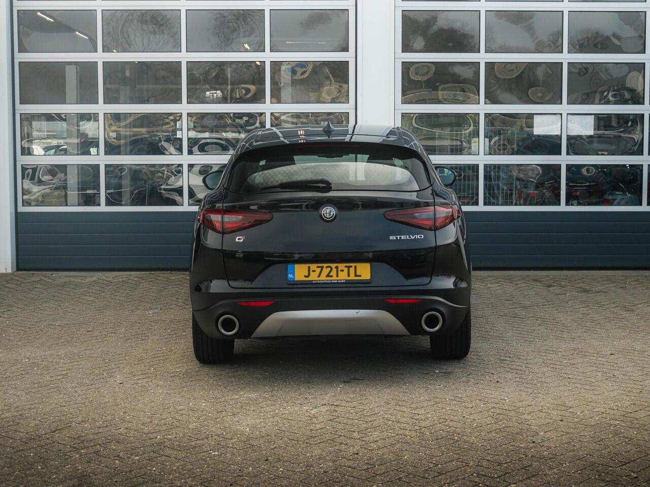 Alfa Romeo Stelvio 2.0 Turbo Aut. AWD 200pk Super | Navi | Apple Carplay | 19" | Winter Pack | Camera | Xenon | Elektr. A-Klep