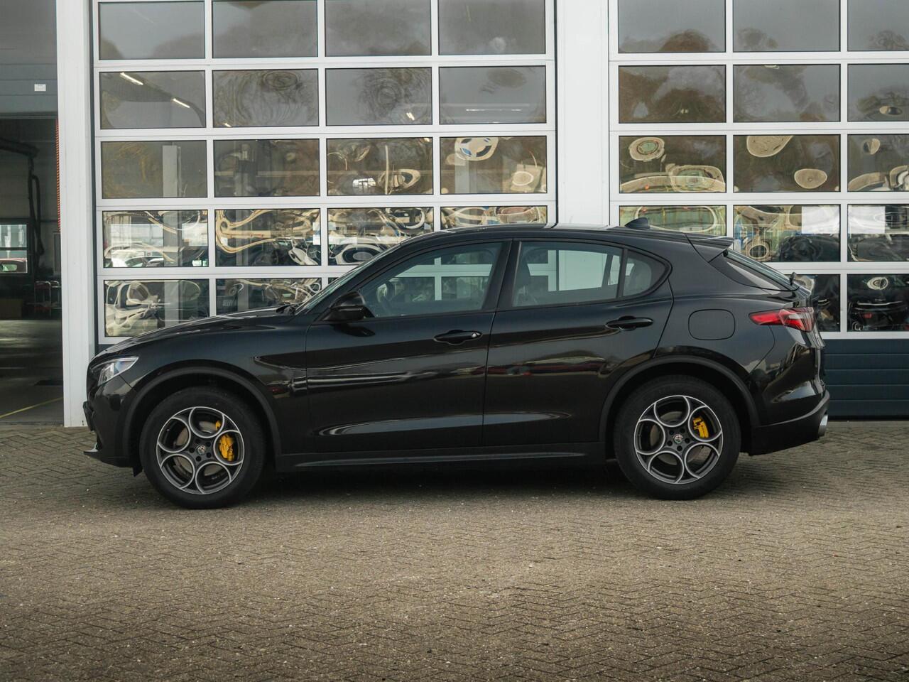 Alfa Romeo Stelvio 2.0 Turbo Aut. AWD 200pk Super | Navi | Apple Carplay | 19" | Winter Pack | Camera | Xenon | Elektr. A-Klep