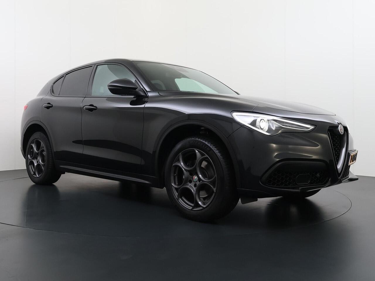 Alfa Romeo Stelvio 2.0 T AWD Super VAN ¤ 33.900,- VOOR ¤ 28.877, - UW LENTEVOORDEEL: ¤ 5.023,-! | BOMVOL| STOEL/ STUURVERW.| ELEK. ACHTERKLEP| CAMERA| MEM. STOEL| DODE HOEK| APPLE CARPLAY| RIJKLAARPRIJS. INCL 12 MND BOVAG GARANTIE