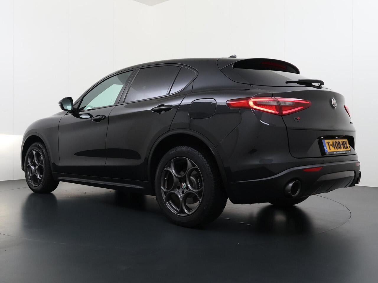 Alfa Romeo Stelvio 2.0 T AWD Super VAN ¤ 33.900,- VOOR ¤ 28.877, - UW LENTEVOORDEEL: ¤ 5.023,-! | BOMVOL| STOEL/ STUURVERW.| ELEK. ACHTERKLEP| CAMERA| MEM. STOEL| DODE HOEK| APPLE CARPLAY| RIJKLAARPRIJS. INCL 12 MND BOVAG GARANTIE