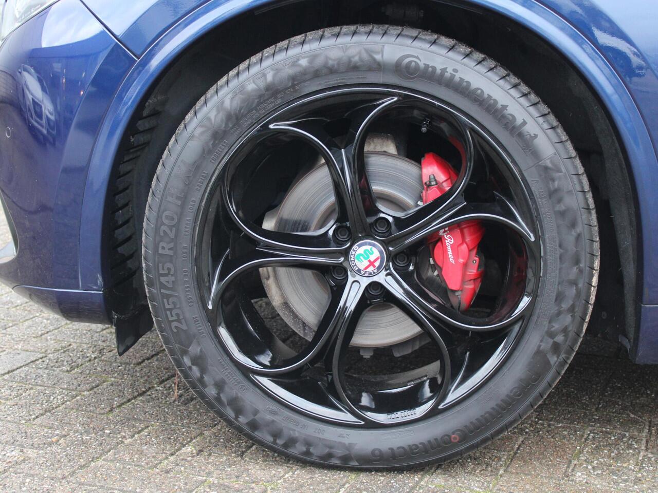 Alfa Romeo Stelvio 2.2d Super | LEDEREN BEKLEDING | 20" LICHTMETALEN VELGEN |