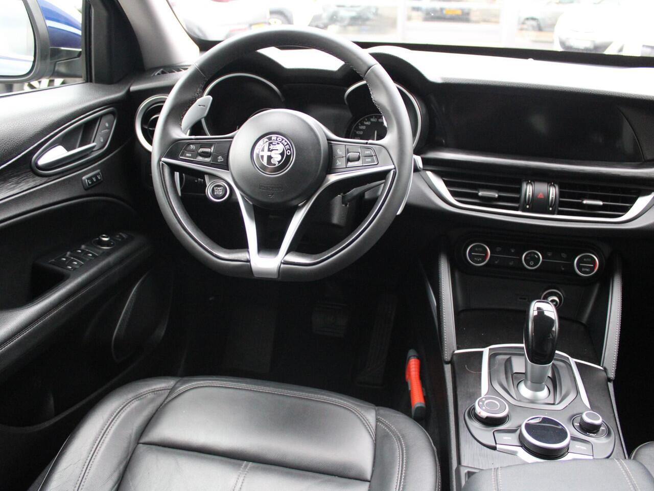 Alfa Romeo Stelvio 2.2d Super | LEDEREN BEKLEDING | 20" LICHTMETALEN VELGEN |