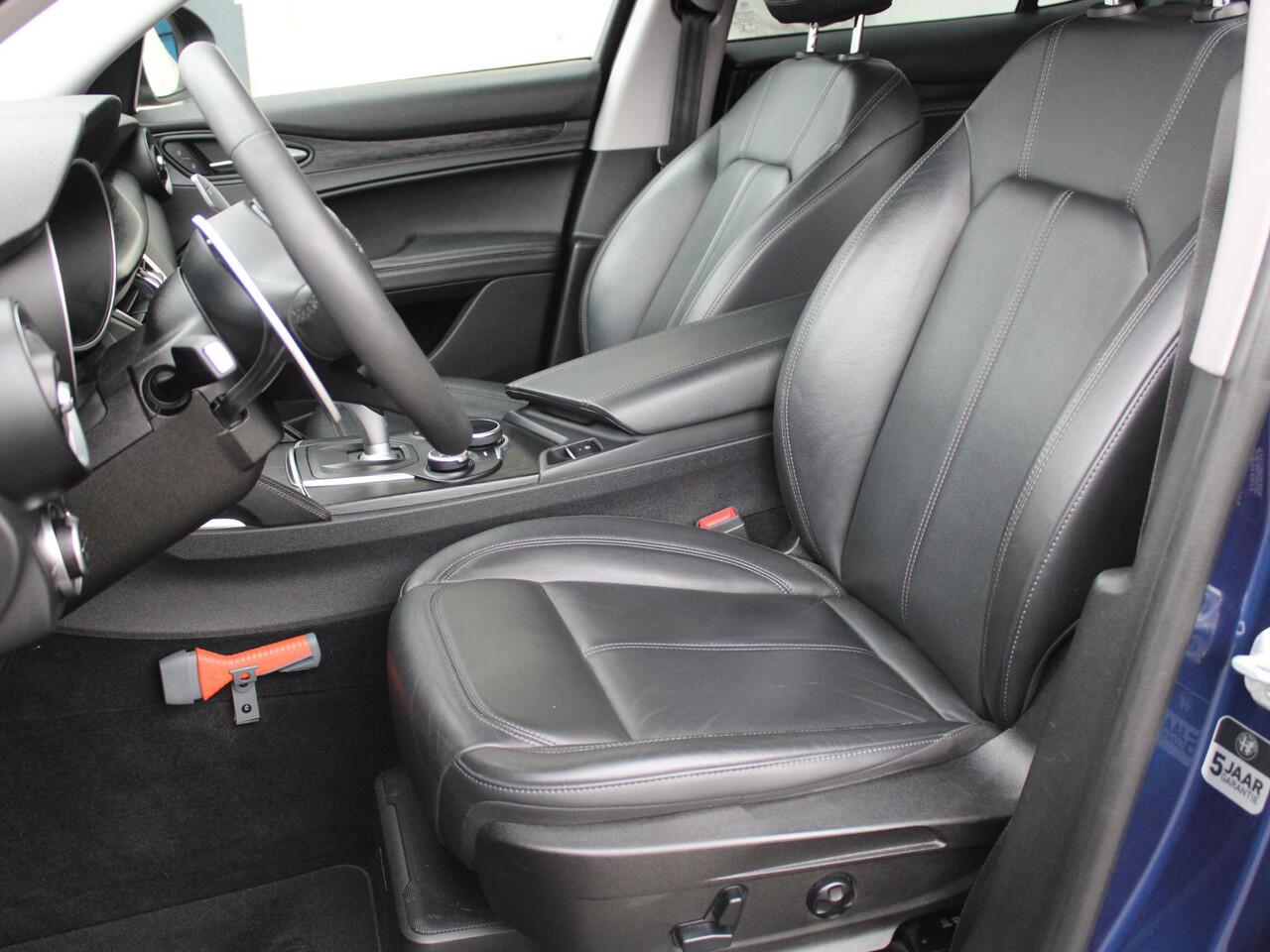 Alfa Romeo Stelvio 2.2d Super | LEDEREN BEKLEDING | 20" LICHTMETALEN VELGEN |