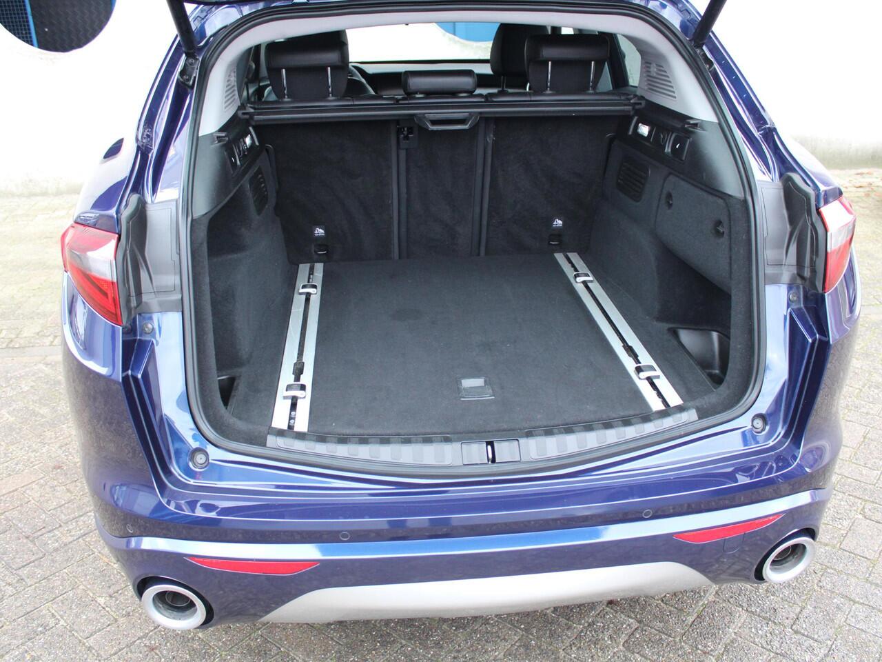 Alfa Romeo Stelvio 2.2d Super | LEDEREN BEKLEDING | 20" LICHTMETALEN VELGEN |