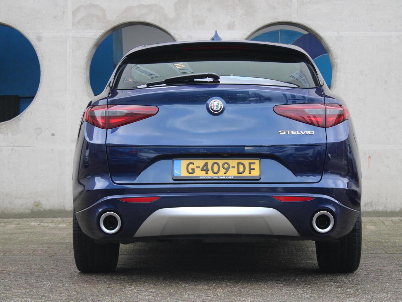 Alfa Romeo Stelvio 2.2d Super | LEDEREN BEKLEDING | 20" LICHTMETALEN VELGEN |