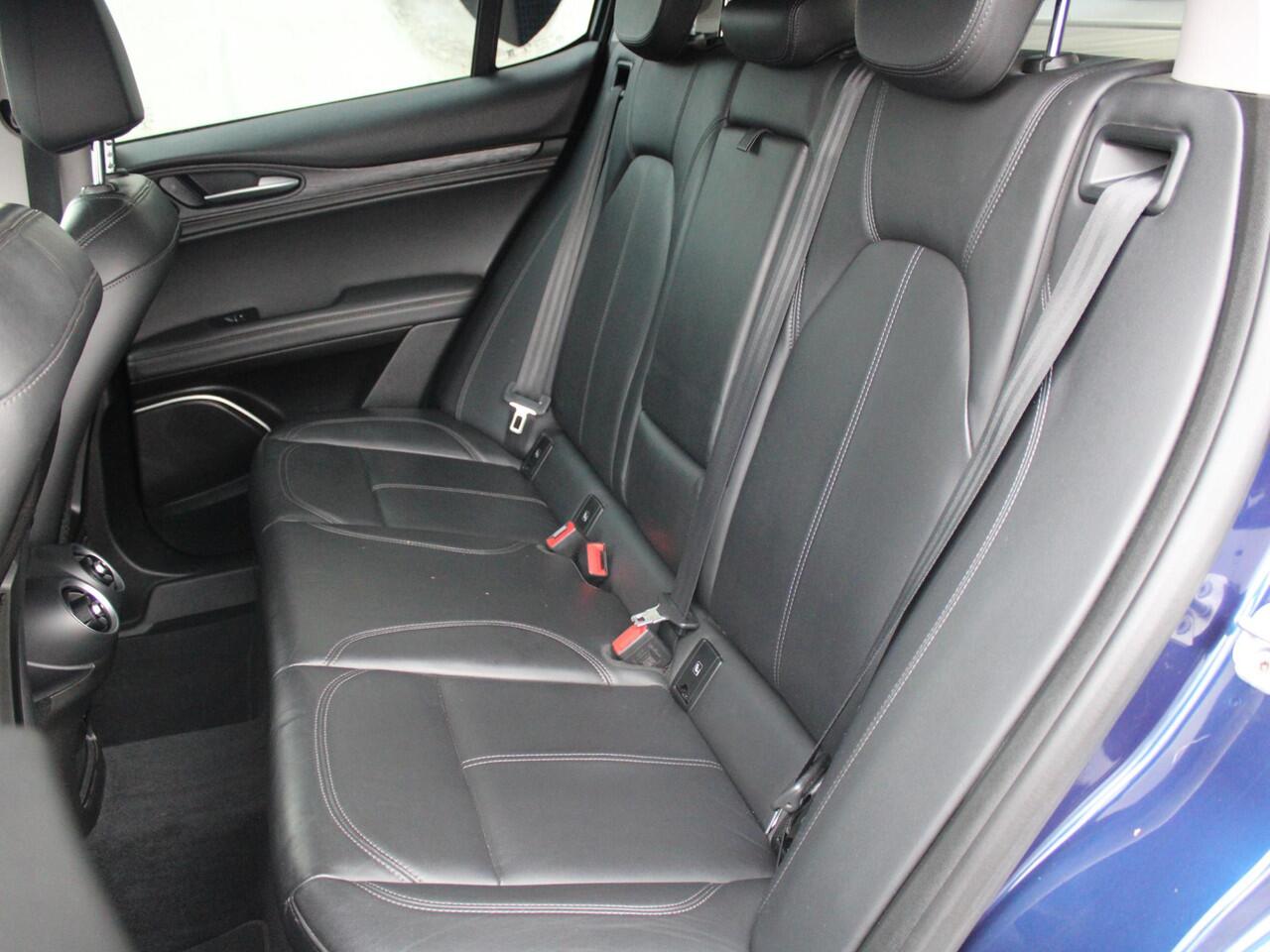 Alfa Romeo Stelvio 2.2d Super | LEDEREN BEKLEDING | 20" LICHTMETALEN VELGEN |