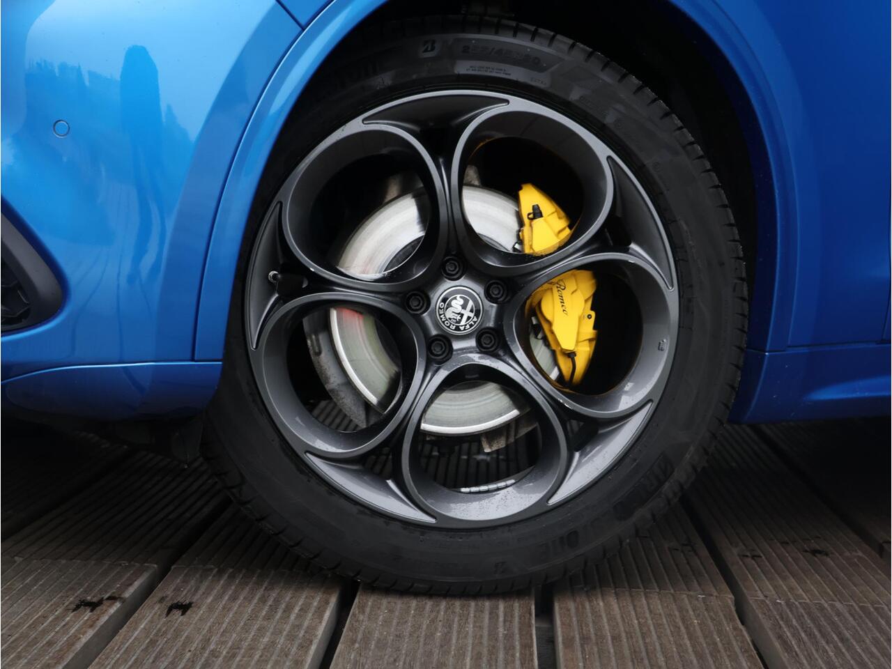 Alfa Romeo Stelvio 2.0 T AWD Veloce | Adap. Cruise Control | Sportstoelen | Schakelflippers | 20" velgen | Stoel- en stuurverwarming