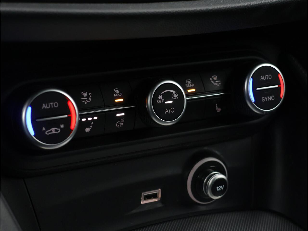 Alfa Romeo Stelvio 2.0 T AWD Veloce | Sportstoelen | Adap. Cruise Control | Schakelflippers | 20" velgen | Stoel- en stuurverwarming