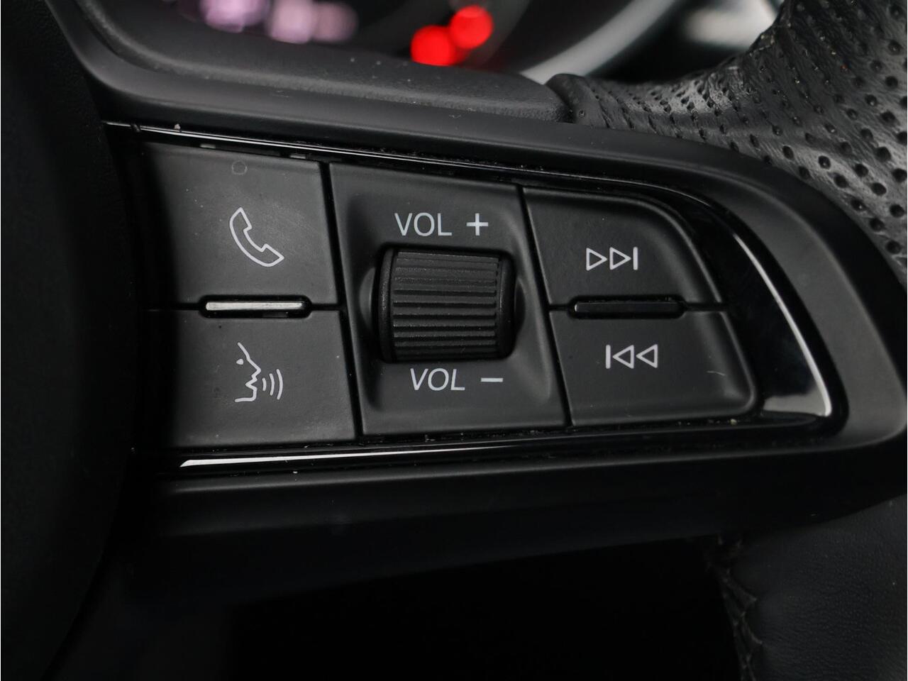 Alfa Romeo Stelvio 2.0 T AWD Veloce | Sportstoelen | Adap. Cruise Control | Schakelflippers | 20" velgen | Stoel- en stuurverwarming