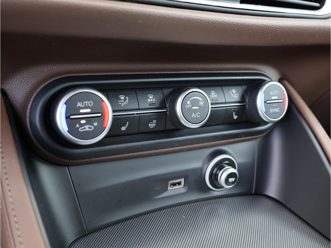 Alfa Romeo Stelvio 2.0 T AWD Sprint | Stoel/stuur Verwarming | Veloce Interieur | Navi |