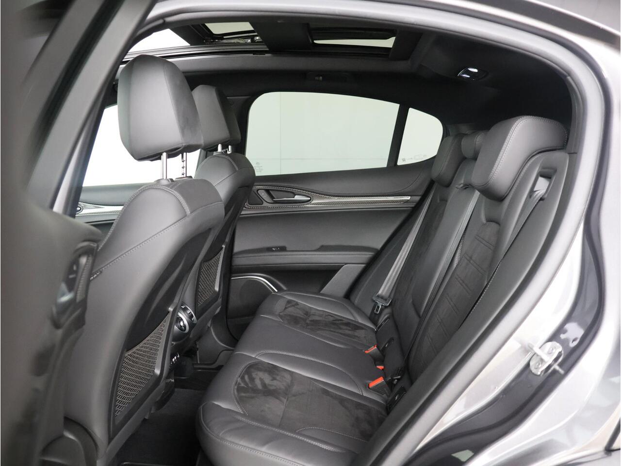Alfa Romeo Stelvio 2.9 V6 AWD Quadrifoglio | 510 PK | Pano | Stoel- en stuurverwarming |