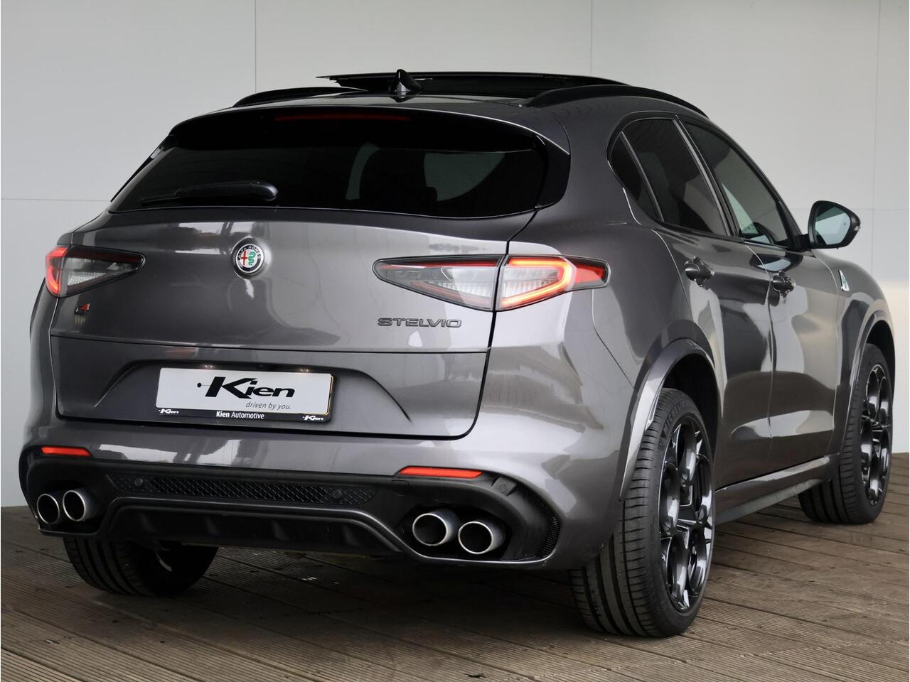 Alfa Romeo Stelvio 2.9 V6 AWD Quadrifoglio | 510 PK | Pano | Stoel- en stuurverwarming |