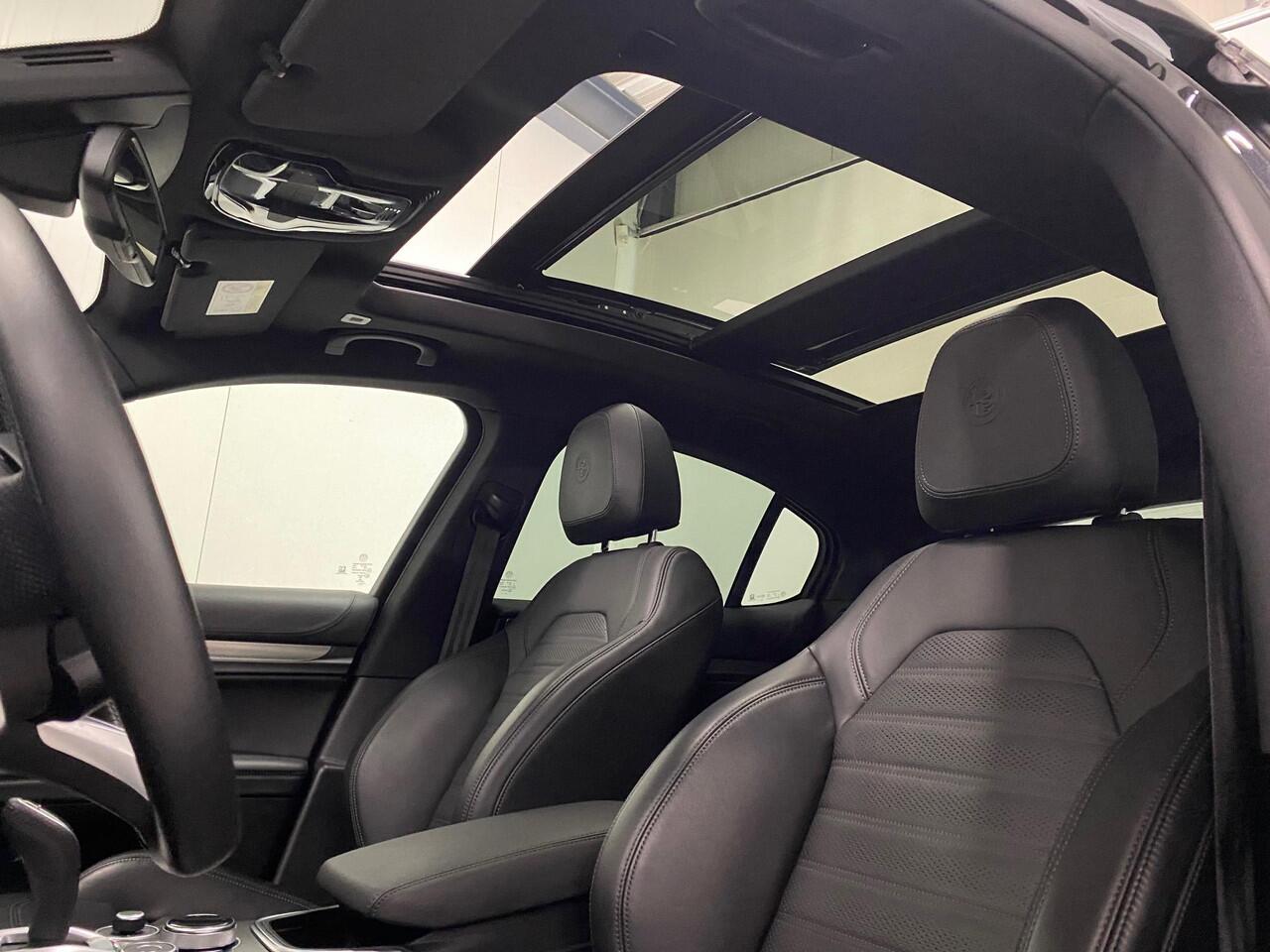 Alfa Romeo Stelvio 2.0 T AWD Veloce Pano Soundsysteem Theatre 400 Watt 20 Inch Leer Camera stuurwiel verwarmd ACC