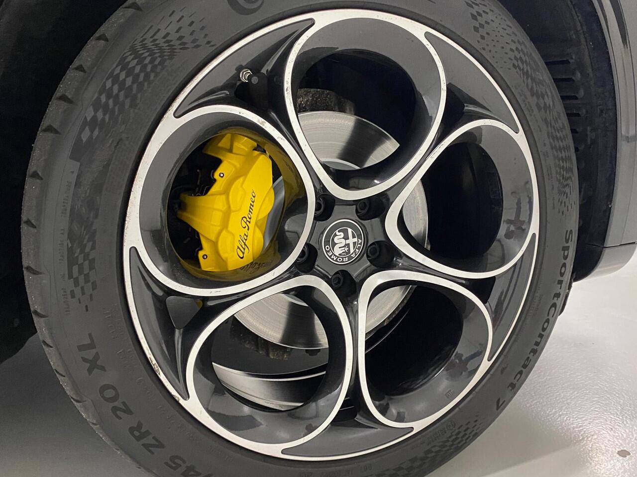 Alfa Romeo Stelvio 2.0 T AWD Veloce Pano Soundsysteem Theatre 400 Watt 20 Inch Leer Camera stuurwiel verwarmd ACC