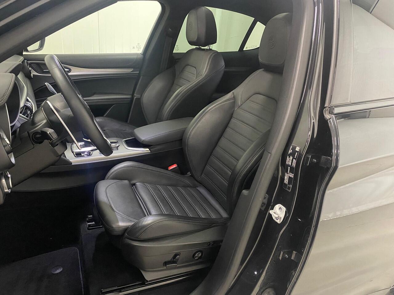 Alfa Romeo Stelvio 2.0 T AWD Veloce Pano Soundsysteem Theatre 400 Watt 20 Inch Leer Camera stuurwiel verwarmd ACC