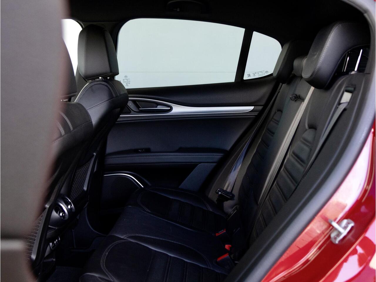 Alfa Romeo Stelvio 2.0 T AWD Veloce | 21 inch | Adaptive CC | Stoel & stuur verwarming | Verwarmde achterbank | Memory