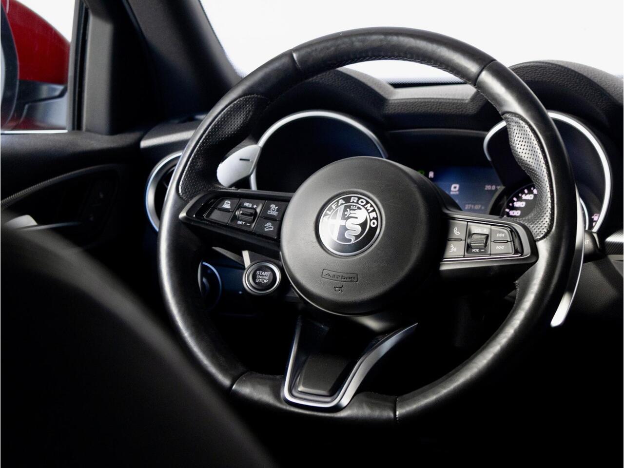 Alfa Romeo Stelvio 2.0 T AWD Veloce | 21 inch | Adaptive CC | Stoel & stuur verwarming | Verwarmde achterbank | Memory