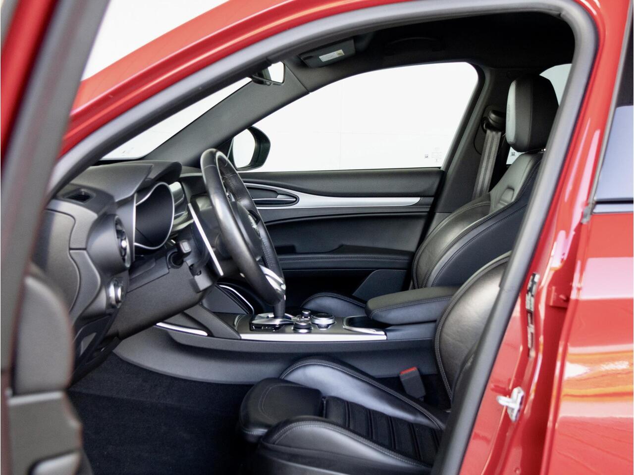 Alfa Romeo Stelvio 2.0 T AWD Veloce | 21 inch | Adaptive CC | Stoel & stuur verwarming | Verwarmde achterbank | Memory