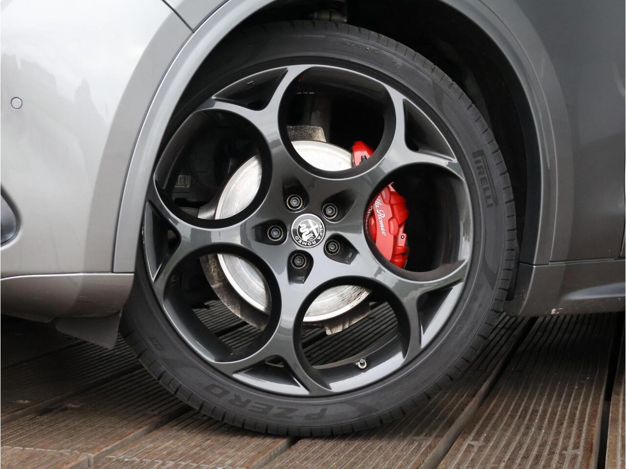 Alfa Romeo Stelvio 2.0 T AWD Veloce TI | Quadrifoglio int. | Pano-dak | Unieke uitvoering |