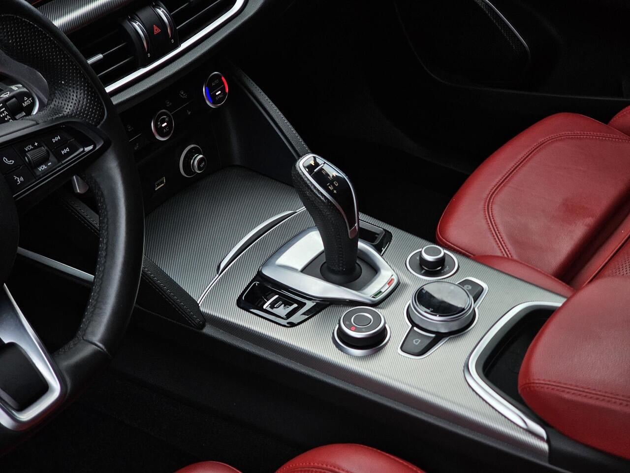 Alfa Romeo Stelvio 2.0 T GME AWD Veloce / ROOD LEDER / CARPLAY /