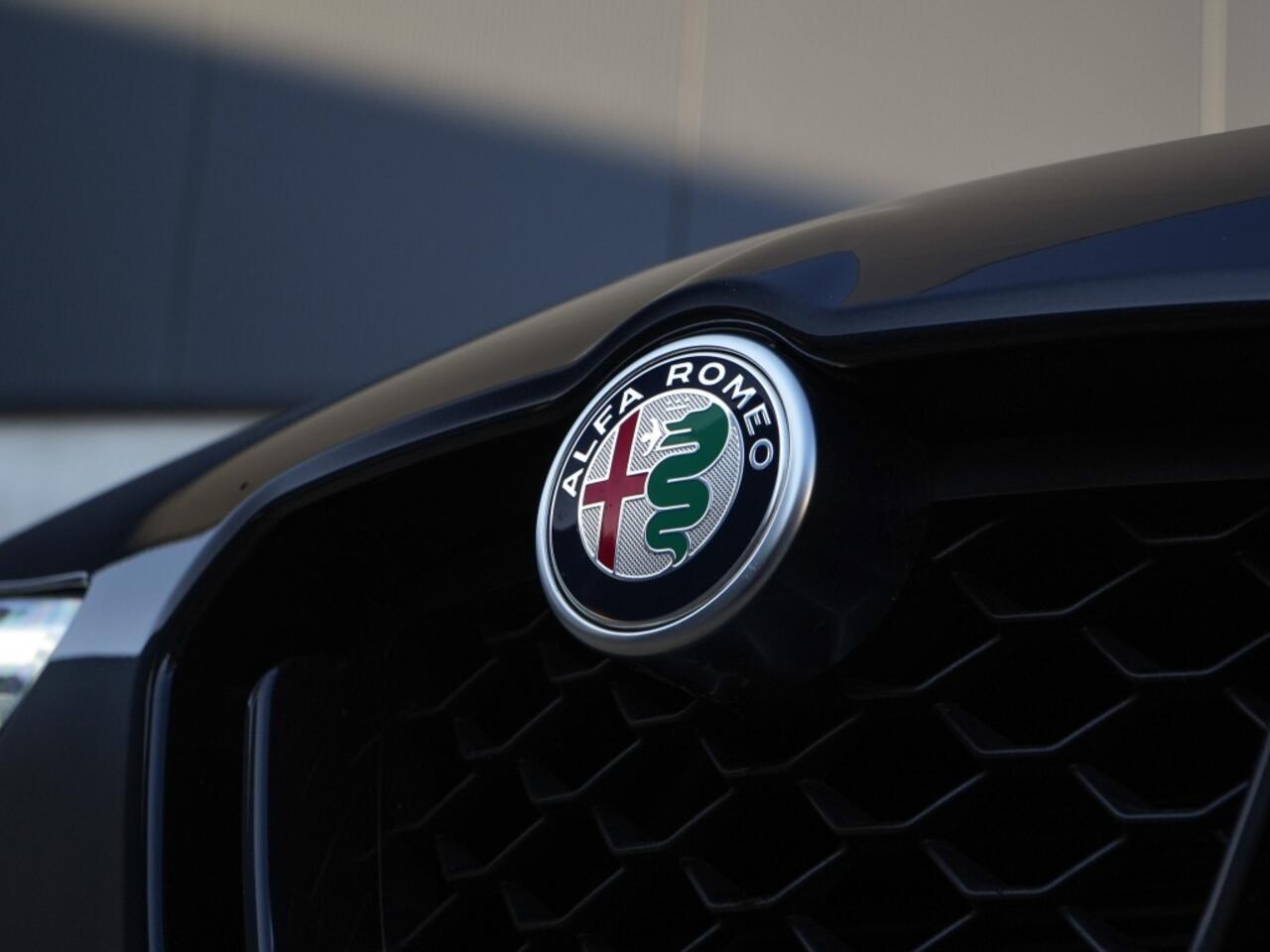 Alfa Romeo Stelvio 2.0 Turbo 280 PK AWD Veloce | Pano | Harman | Driver | Carplay |