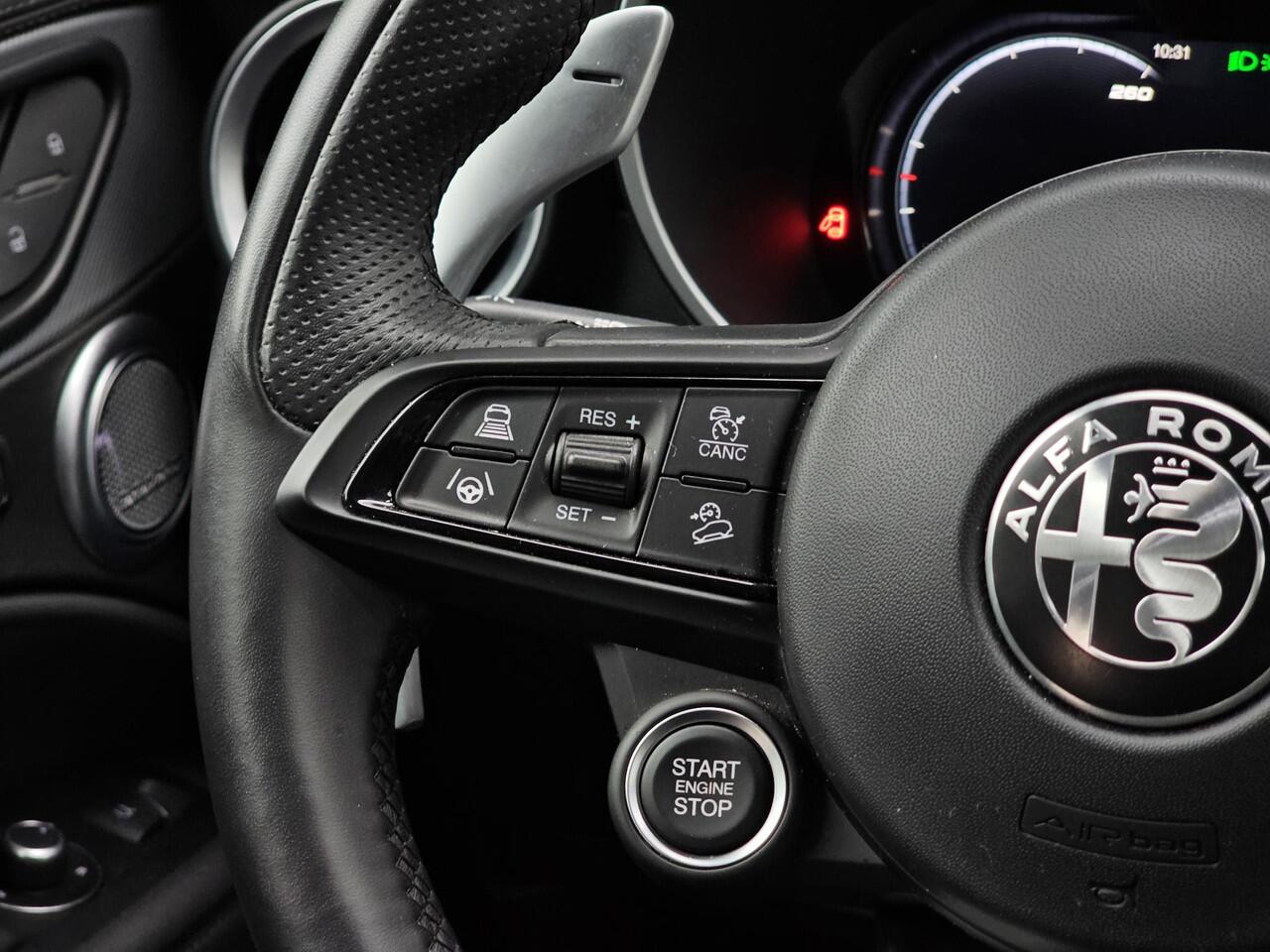 Alfa Romeo Stelvio 2.0 T GME AWD Veloce / HARMAN KAR. / ADAS 2 /