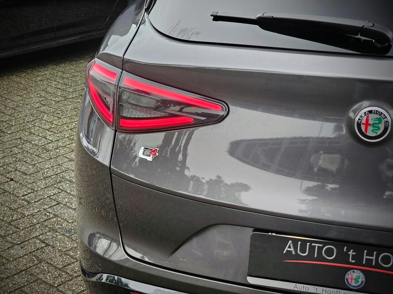 Alfa Romeo Stelvio 2.0 T GME AWD Veloce / HARMAN KAR. / ADAS 2 /