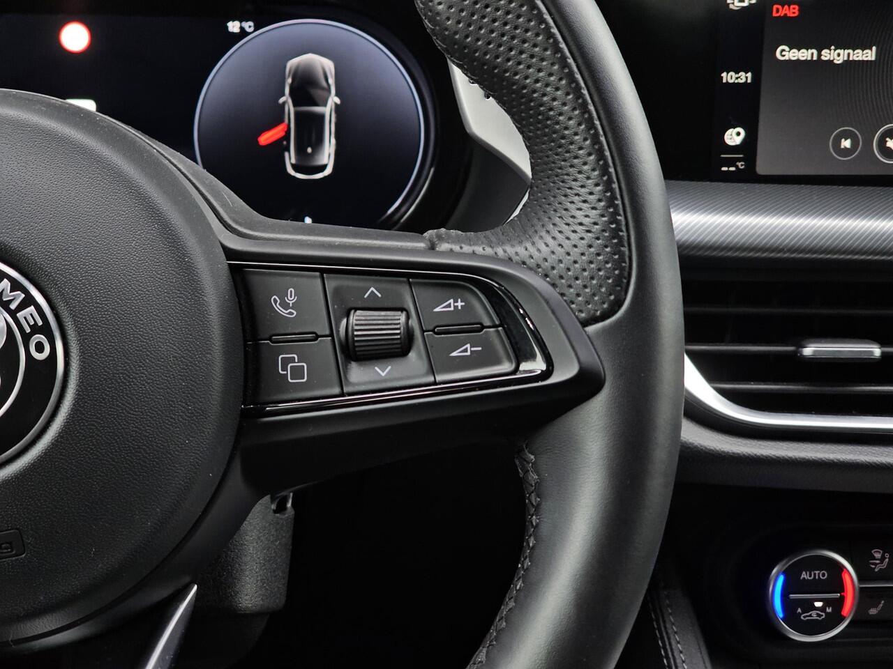 Alfa Romeo Stelvio 2.0 T GME AWD Veloce / HARMAN KAR. / ADAS 2 /