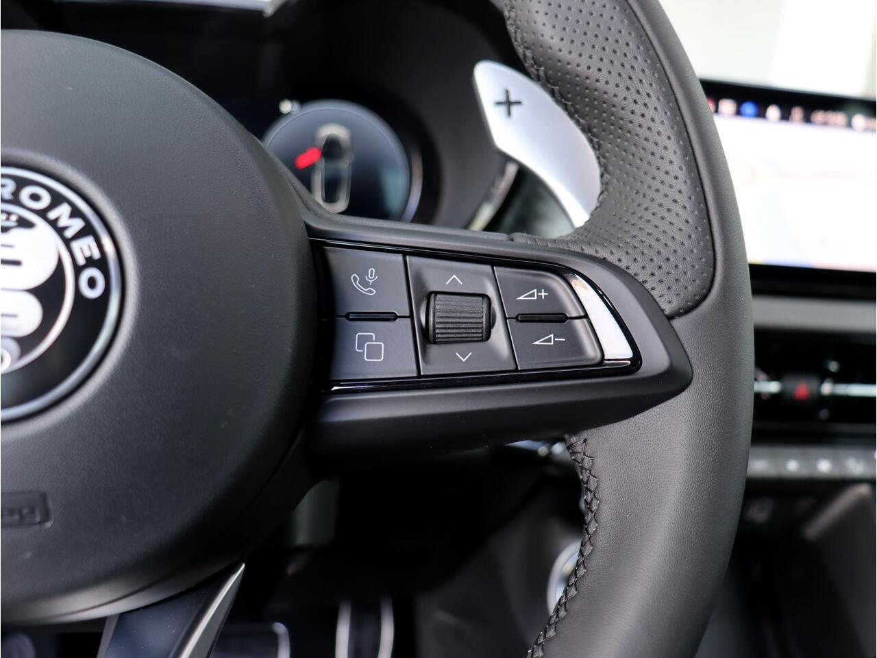 Alfa Romeo Tonale 1.5T Hybrid Edizione Speciale | 175pk Savalli Tuning | Navi | Ledere bekleding | Schakelflippers |