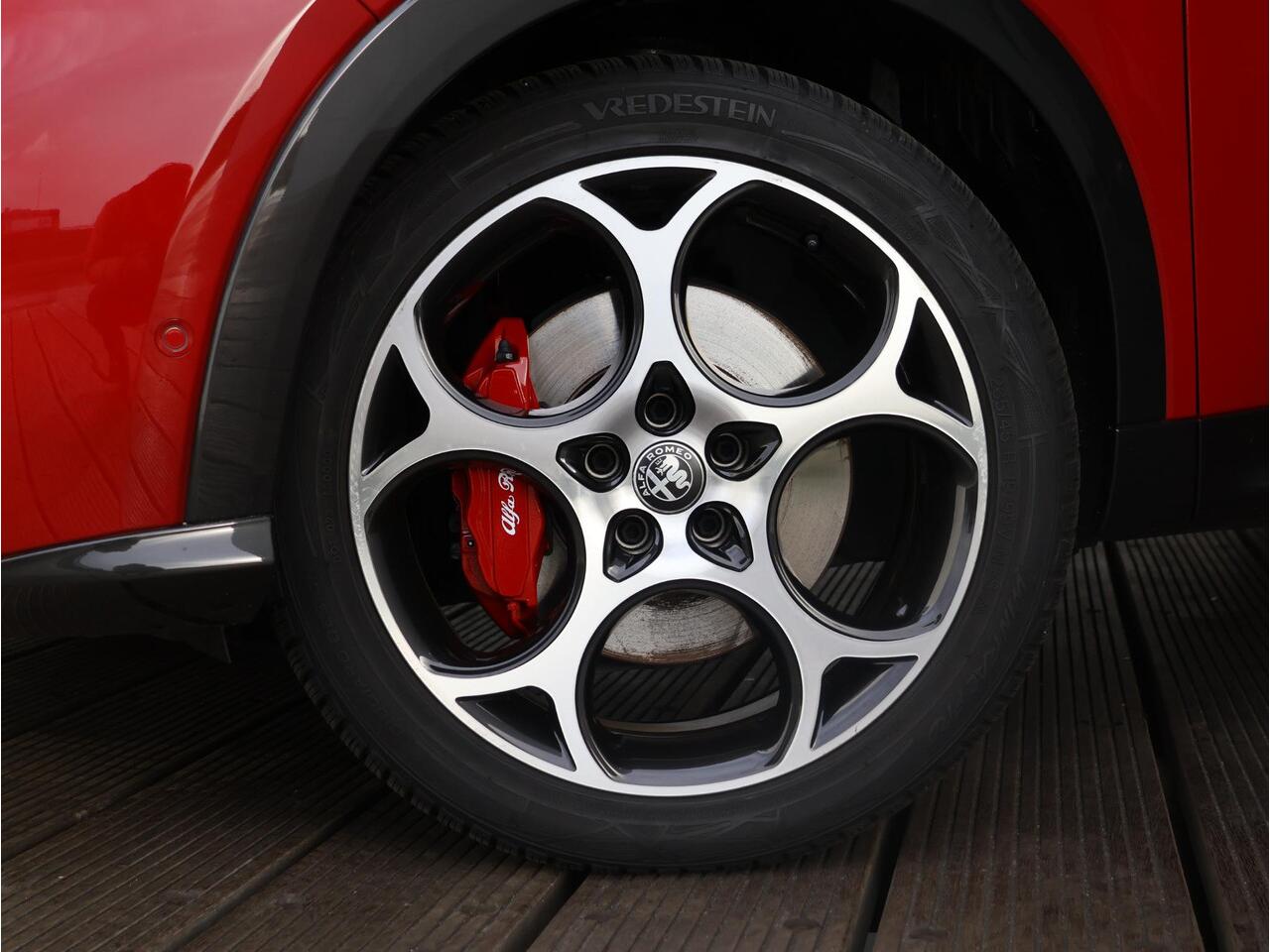 Alfa Romeo Tonale 1.5T Hybrid Veloce | Adaptieve demping | Tech pack | All-Season banden |