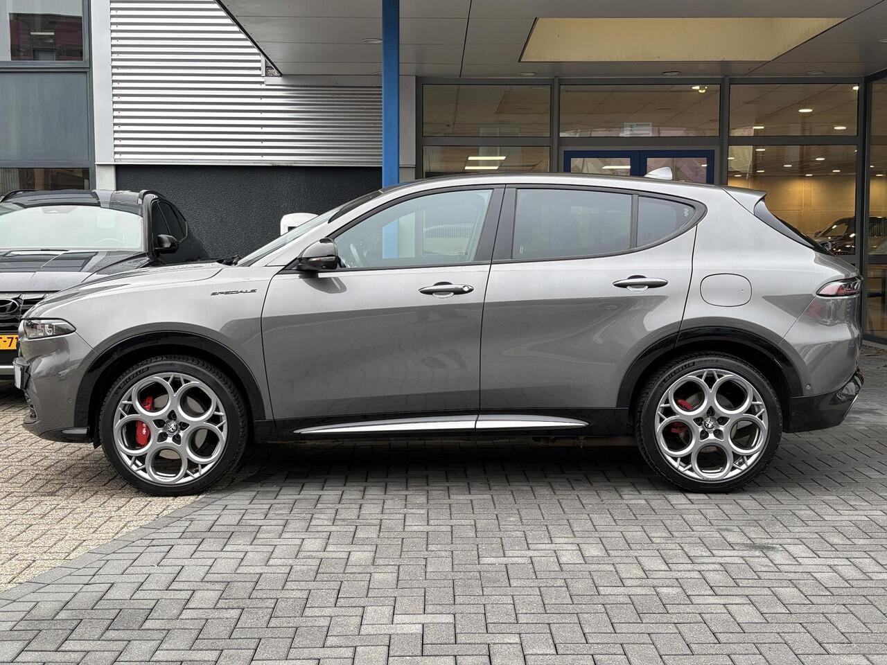Alfa Romeo Tonale 1.3T PHEV Edizione Speciale 280pk! | Volle uitrusting! | Lederen bekleding | 360 graden Camera | Stoelverwarming/ventilatie | Adaptive cruise control | Schakelflippers |