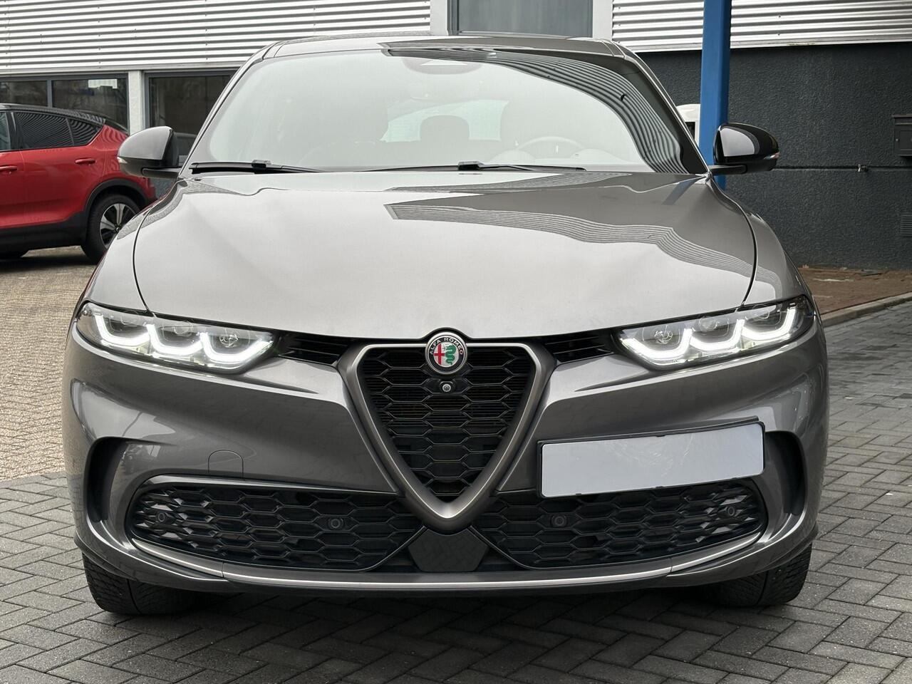 Alfa Romeo Tonale 1.3T PHEV Edizione Speciale 280pk! | Volle uitrusting! | Lederen bekleding | 360 graden Camera | Stoelverwarming/ventilatie | Adaptive cruise control | Schakelflippers |